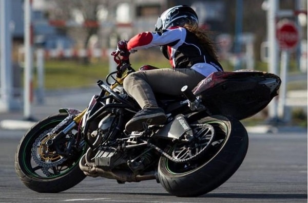 how to drift a motorcycle like a professional rider